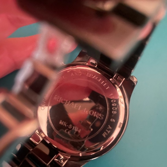 Michael Kors watch - Picture 9 of 10